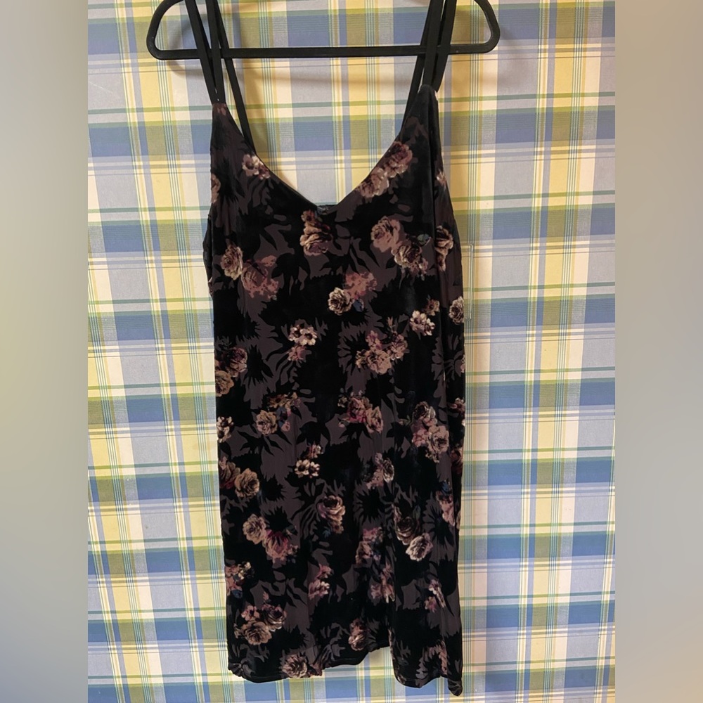 Beautiful black with mauve/rose colored fabric dress.